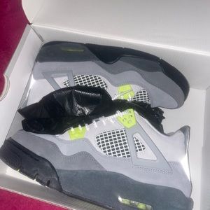Jordan’s retro 4 green/grey NEW!